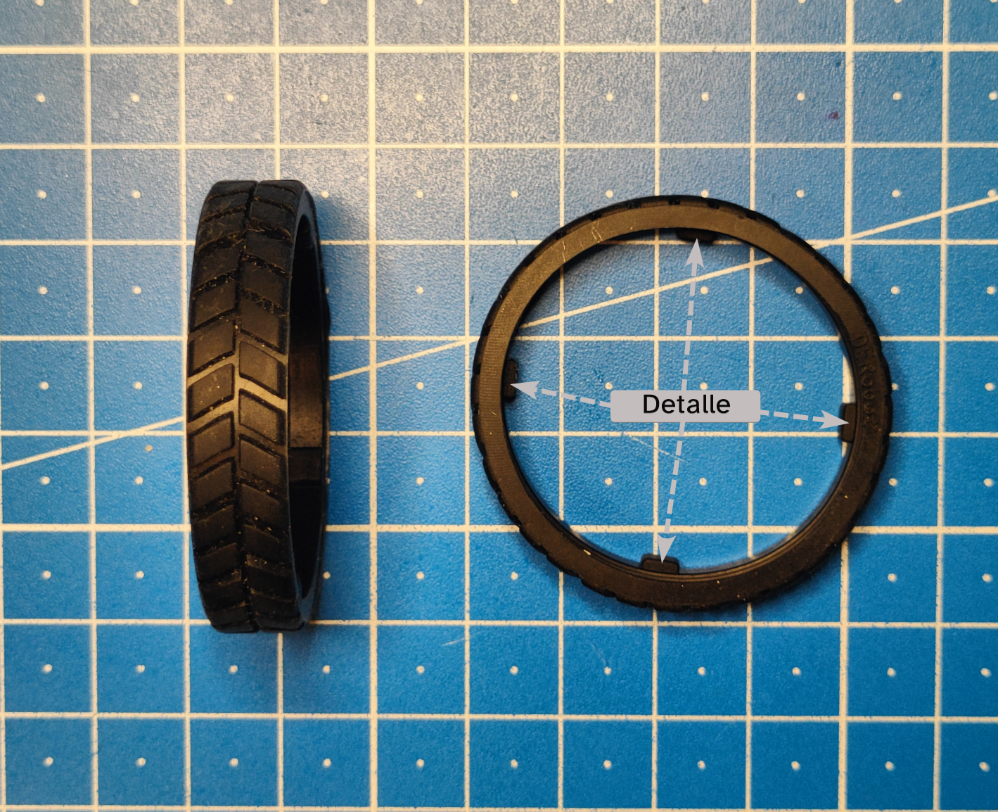 Imagen de la banda de rodadura. Se puede ver de frente y de perfil. Además, se destaca un detalle importante.